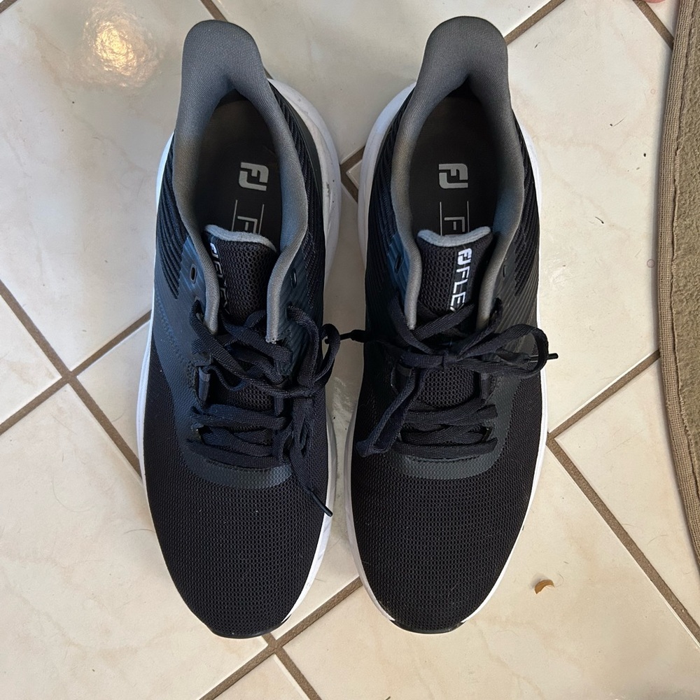 Men’s Footjoy Flex Golf Shoes, Size 9.5